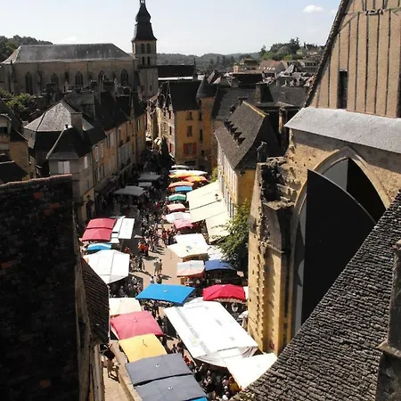 La Maison Du Notaire Royal 住宿加早餐酒店 萨尔拉拉卡内达