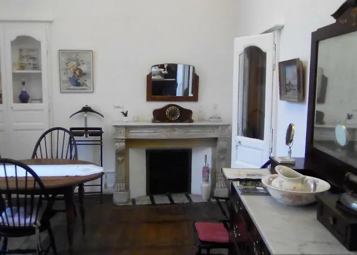 La Maison Du Notaire Royal 3* 사흘라 라 카네다